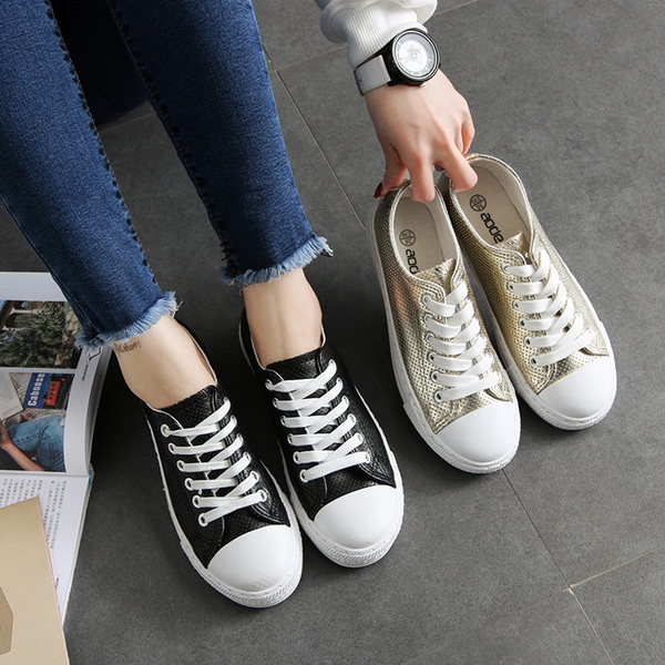 Кожени кецове в черен,сребрист и златист цвят.