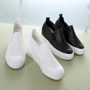 Δερμάτινα παπούτσια με πλατφόρμα εσωτερική μαύρο και άσπρο.