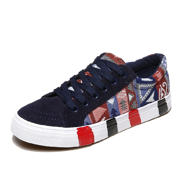 Дамски кецове в три цвята с принт.