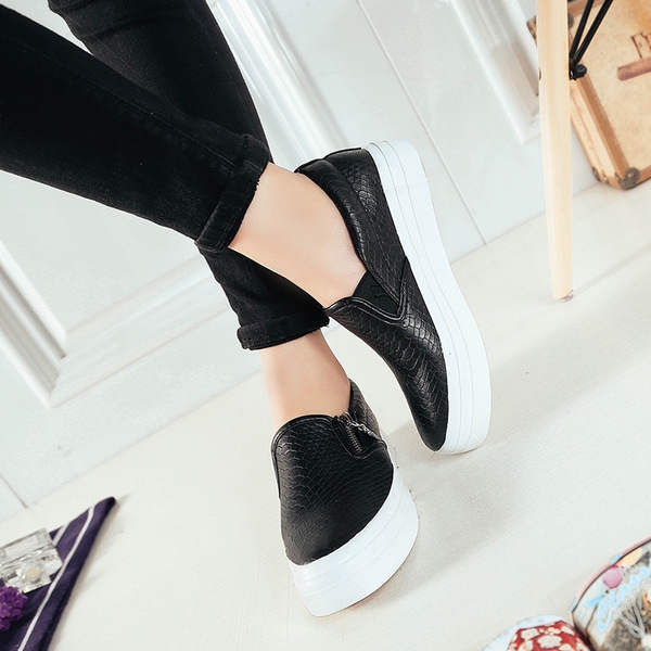 Дамски мокасини от изкуствена кожа черен и бял цвят