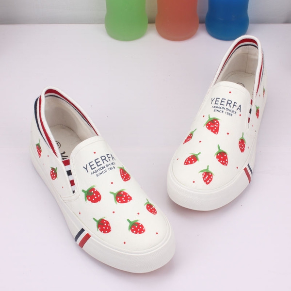 Бели мокасини с различни перинтове-6 модела. 