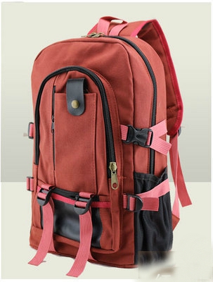 Туристически раници седем различни цвята.