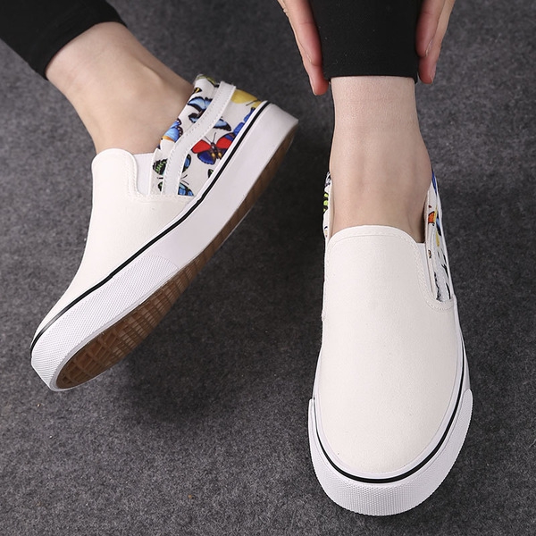 Дамски мокасини бял син и черен цвеят