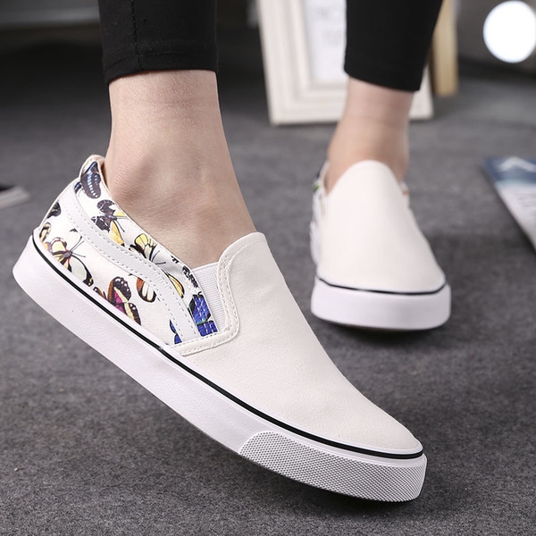 Дамски мокасини бял син и черен цвеят