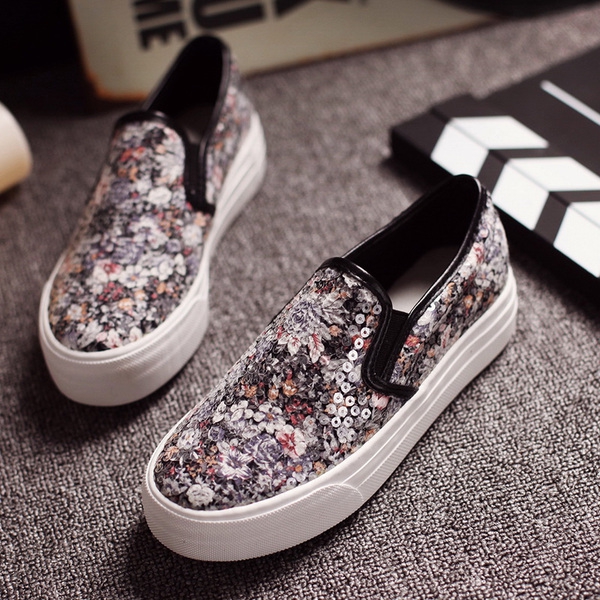 Дамски мокасини с цветя два цвята