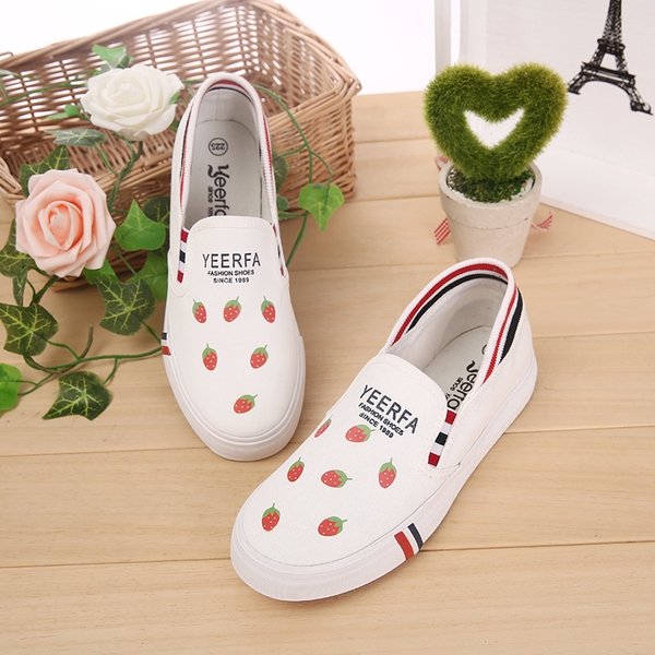 Дамски мокасини с принт плодове 