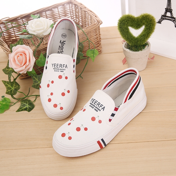 Дамски мокасини с принт плодове 