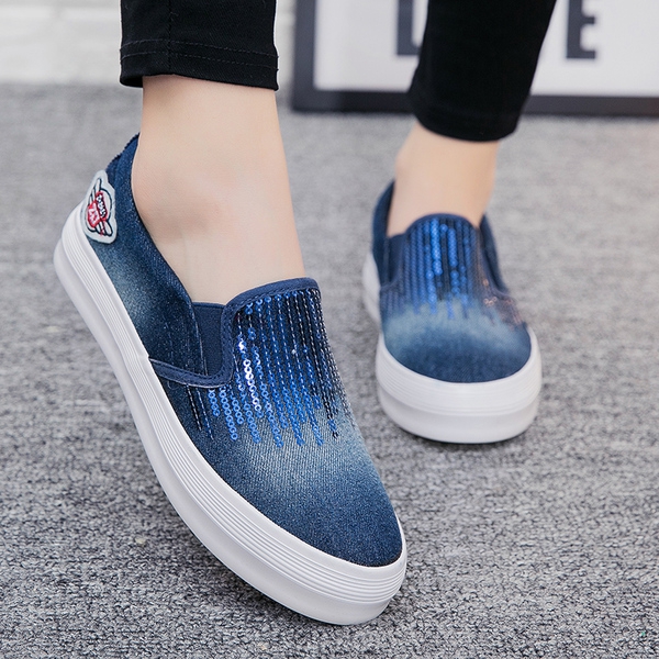 Дамски мокасини - 2 деним модела с подметка от каучук от метални декоративни елементи