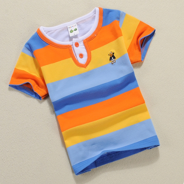 Βαμβακερά μπλουζάκια με πέντε ριγωτά μοτίβα.