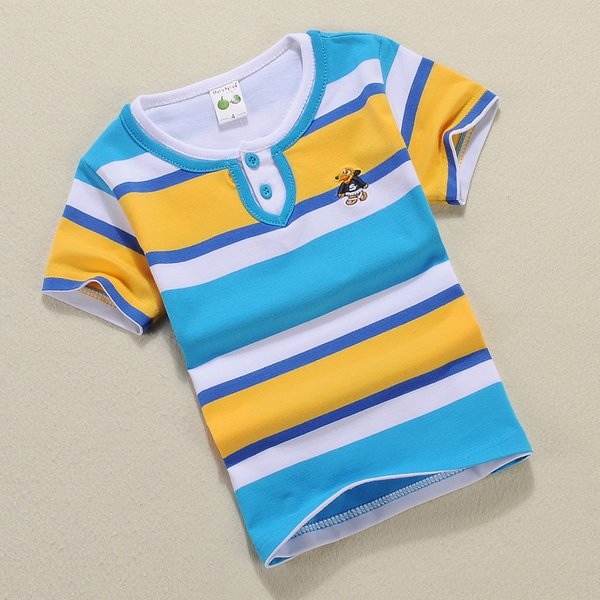 Βαμβακερά μπλουζάκια με πέντε ριγωτά μοτίβα.