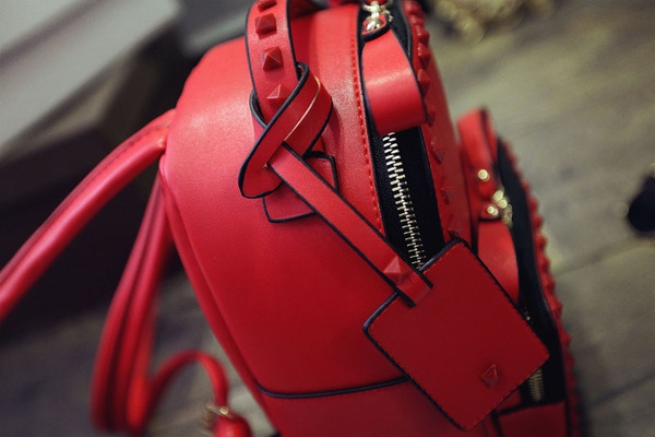 Дамски водоустойчиви раници в черен и червен цвят от изкуствена кожа