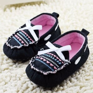 Бебешки обувки от изкуствена кожа два цвята