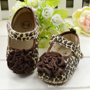 Бебешки обувки цвят леопард