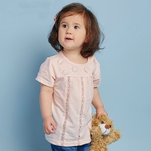 Бебешка тениска за момичета в розов цвят с къс ръкав - един модел
