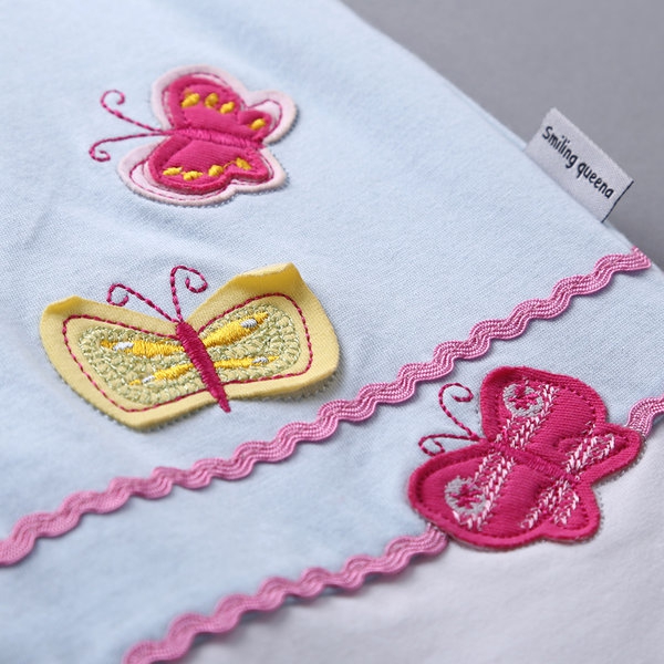 Бебешка рокля за момичета в син цвят с розова панделка и пеперуди - 1 модел