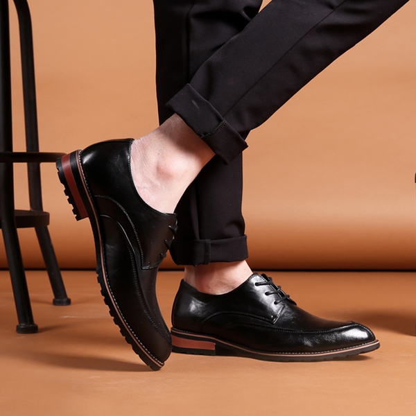 Ανδρικά υποδήματα με χαμηλό τακούνι σε μαύρο και καφέ χρώμα