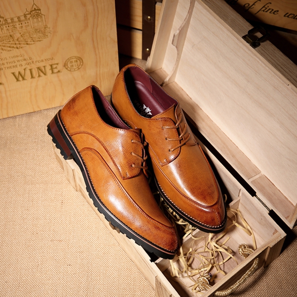 Ανδρικά υποδήματα με χαμηλό τακούνι σε μαύρο και καφέ χρώμα