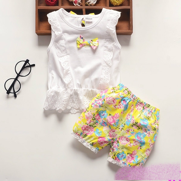 Бебешки летни комплекти за момичета в свежи цветове и модели.