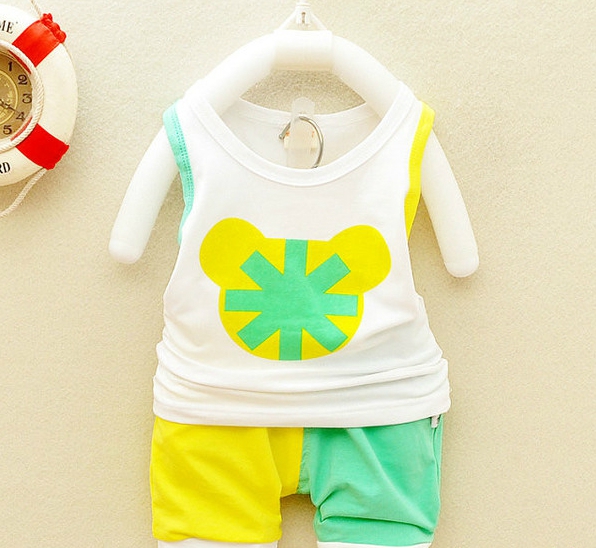 Бебешки летни комплекти за момичета в свежи цветове и модели.