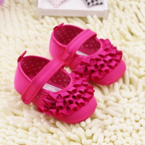 Бебешки обувки за прохождане в различни цветове и модели