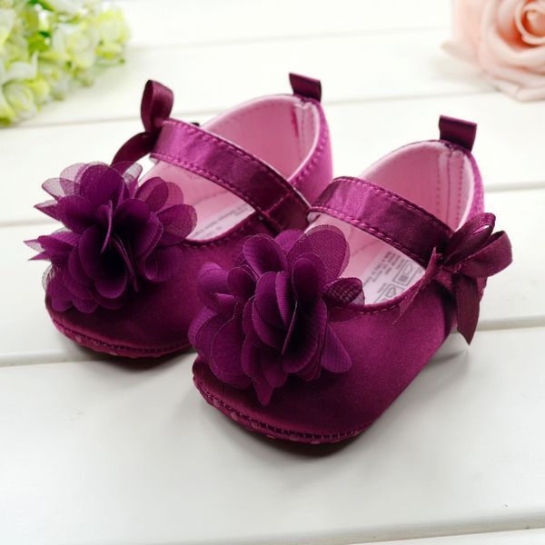 Бебешки обувки за прохождане в различни цветове и модели