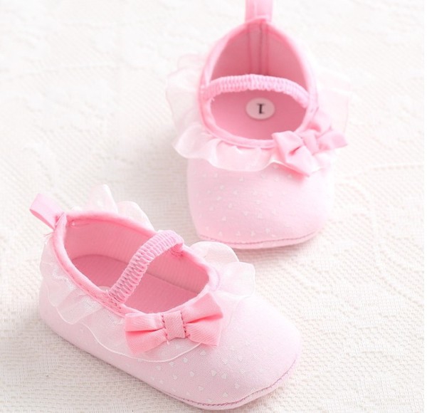 Бебешки обувки за прохождане в различни цветове и модели
