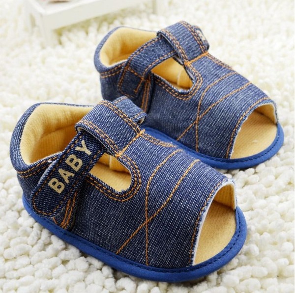 Бебешки малки обувки за прохождане в различни модели и цветове