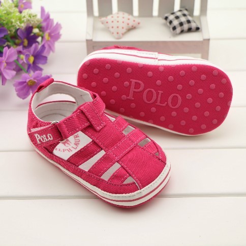 Βρεφικά παπούτσια  σε διαφορετικά σχέδια και χρώματα