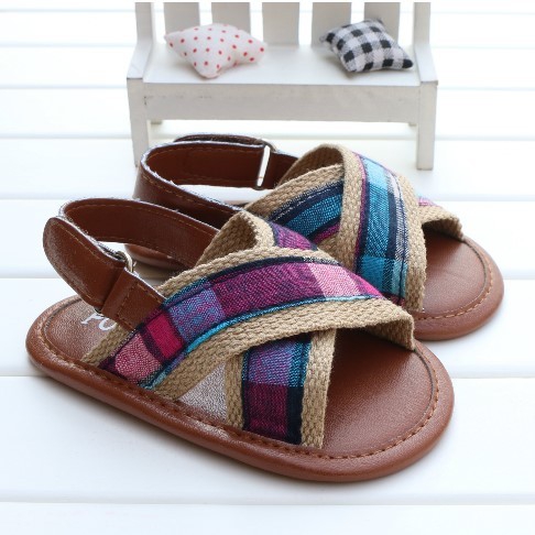 Βρεφικά παπούτσια  σε διαφορετικά σχέδια και χρώματα