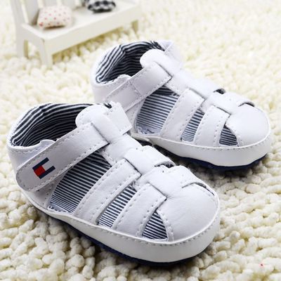 Βρεφικά παπούτσια  σε διαφορετικά σχέδια και χρώματα