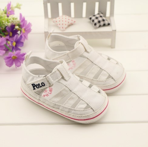 Βρεφικά παπούτσια  σε διαφορετικά σχέδια και χρώματα