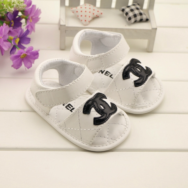 Βρεφικά παπούτσια  σε διαφορετικά σχέδια και χρώματα