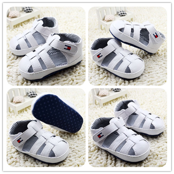 Βρεφικά παπούτσια  σε διαφορετικά σχέδια και χρώματα