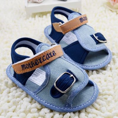 Βρεφικά παπούτσια  σε διαφορετικά σχέδια και χρώματα