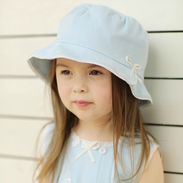 Детски шапки за момичета с панделка - син,розов и бял цвят с череши
