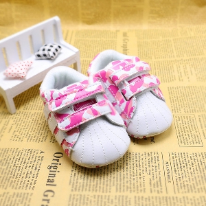 Бебешки леки обувки за прохождане в различни цветове и модели