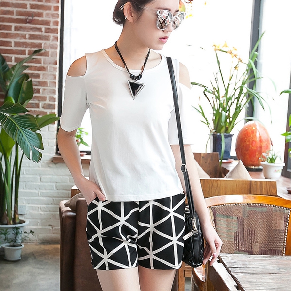 Дамски летен комплект къса блуза и къси панталони