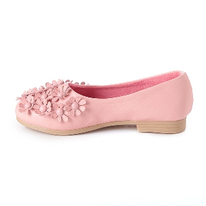 Παιδικά παπούτσια για κορίτσια - 4 κορυφαία μοντέλα σε λευκό, κόκκινο, μαύρο, ροζ χρώμα από τεχνητό δέρμα