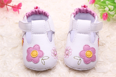 Бебешки обувки за момчета и момичета - много различни модели и цветове 