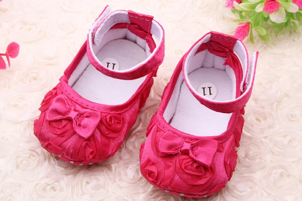 Παιδικά παπούτσια για αγόρια και κορίτσια - πολλά διαφορετικά μοντέλα και χρώματα