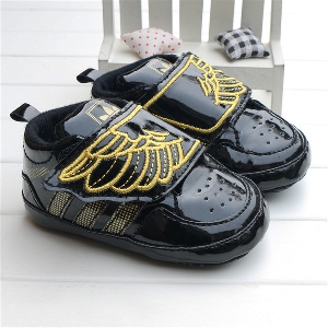 Бебешки крилати обувки в три цвята - златисти бели и черни 