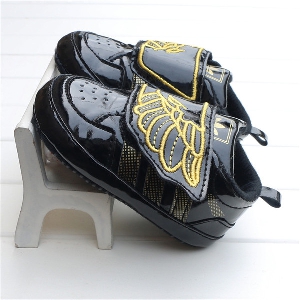 Παιδικά φτερωτά παπούτσια σε τρία χρώματα - χρυσό λευκό και μαύρο
