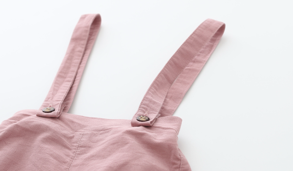 Комплект за бебета - къси панталони с тиранти и бяла блуза с дантела