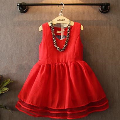 Красива червена рокля за малки принцеси.