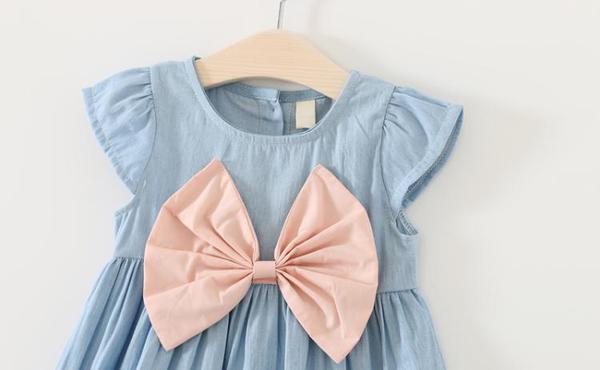 Бебешка рокля синя с розова панделка