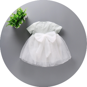 Бебешка рокля с къс ръкав от памук, тюл и дантела