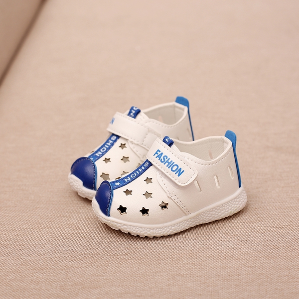 Бебешки обувки за момчета от изкуствена кожа в три цвята.