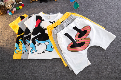 Детски спортен комплект с Мики Маус в бял, сив и жълт цвят