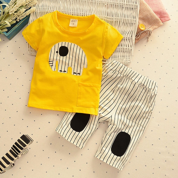 Детски комплект за момчета в три цветови комбинации.