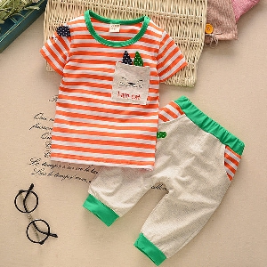 Комплект раирани тениски и къси панталони за деца момчета в три цвята.